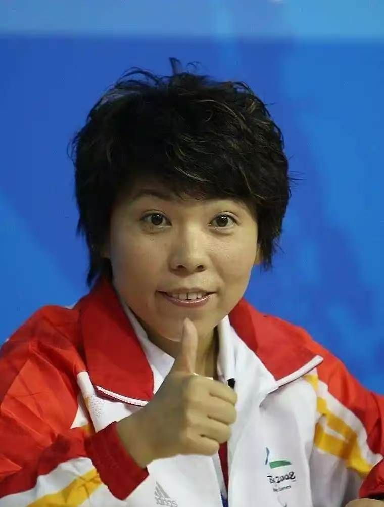 中国乒乓女队历史最伟大选手_邓亚萍乒乓球有多强_邓亚萍王楠张怡宁李晓霞比较