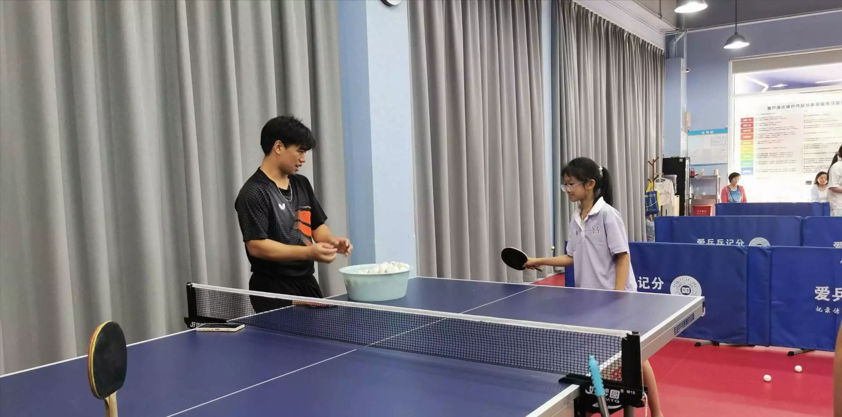乒乓球步法训练方法_乒乓球正反手攻球技巧_乒乓球发球训练